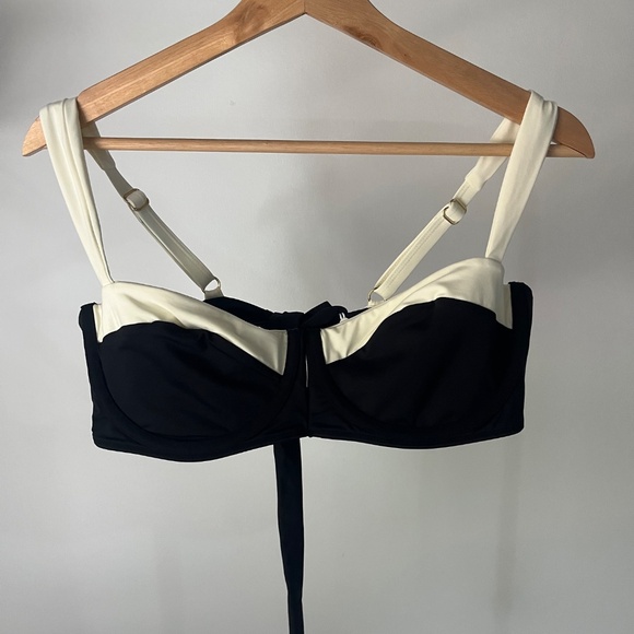 Monday Swimwear Clovelly Top- VV - Picture 2 of 3